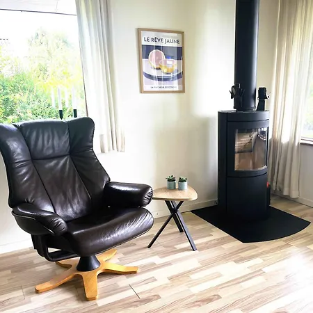 בית נופש Cosy House Near Child Friendly בוגנזה